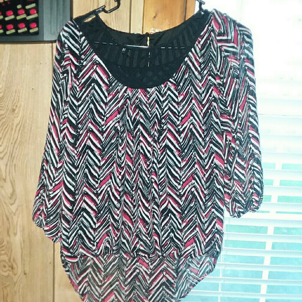 Zig zag blouse with soft black inside